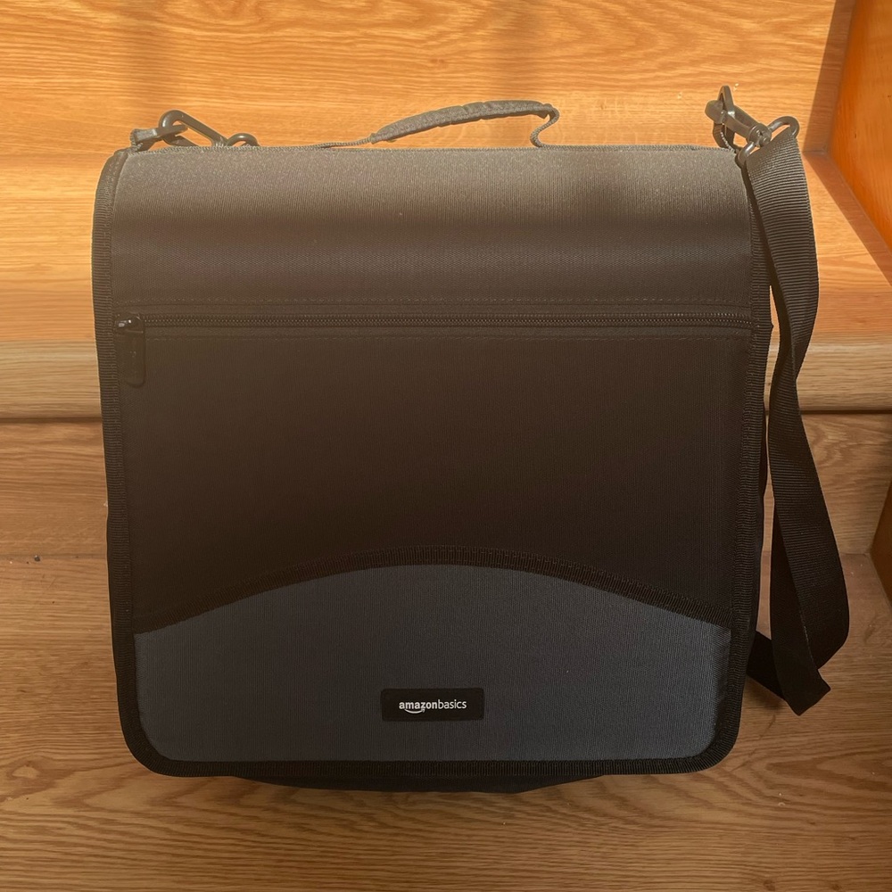 Sturdy Amazon Binder Bag for Middle School to High School